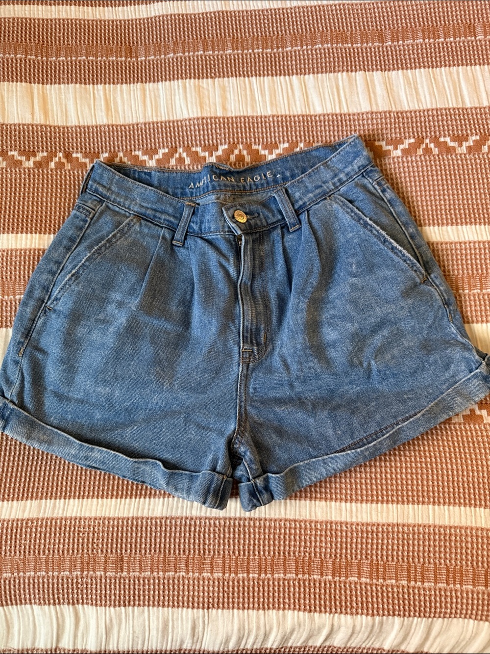 American Eagle Outfitters High-Waist Denim Mom Short size 6
